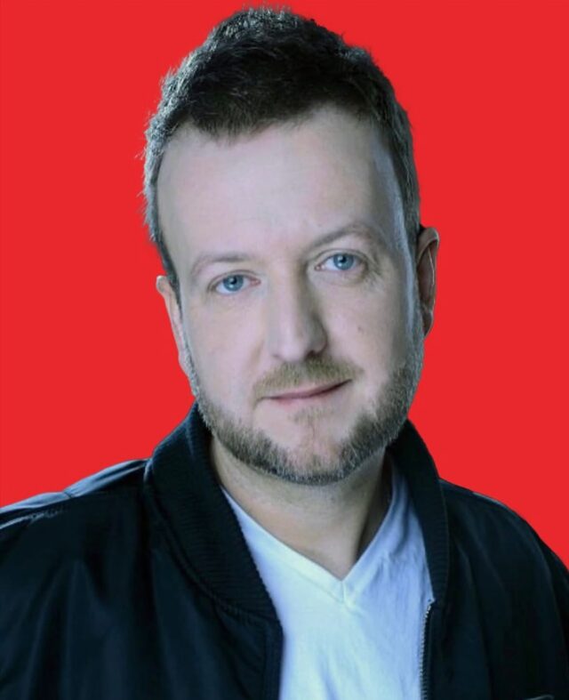 🎉 Unser Kassierer Andreas hat heute Geburtstag! 🔥
Ob Zahlen, Quittungen oder Bierzeltgarnituren – Andreas ist immer da, wenn’s drauf ankommt und packt stets an. 💪🌹

Sein Einsatz, sein Humor und sein Herz machen ihn unverzichtbar für unseren Ortsverein.
Lieber Andreas: Heute feiern wir dich, deine Energie und alles, was du für uns tust – mit Torte, Bier und ganz viel Dankbarkeit. 🥂🍰

Und keine Sorge: Heute kontrolliert niemand die Striche auf dem Bierdeckel. 😉🍻

#SPDKaiserslautern #OVBetzenberg #Geburtstagskind #HerzblutUndEinsatz #DasWirGewinnt #liebedeinestadt #kaiserslautern #betzenberg