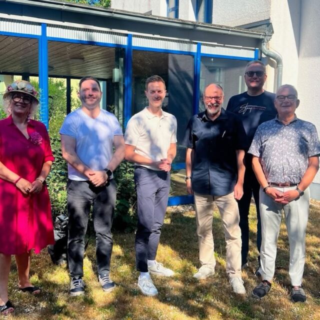 Gemeinsam für unseren Betzenberg ⛰️🏟️❤️

Unser Bundestagsabgeordneter @matthiasmieves  hat sich Zeit genommen, um mit der @diakoniepfalz , der Betzestubb und uns über die Zukunft unseres Stadtteils zu sprechen.

Dabei ging es nicht nur um die wichtige Arbeit der Betzestubb, sondern um den Betzenberg insgesamt: um Begegnung, Unterstützung, gute Nachbarschaft und die Frage, was die Menschen hier brauchen.

Für uns als SPD Betzenberg ist klar: Wir hören zu, bringen Menschen zusammen und bleiben an den Themen unseres Stadtteils dran.

Nah bei den Menschen. Verlässlich für den Betzenberg.

#SPDBetzenberg #Betzenberg #wirsindbetze #MatthiasMieves #DiakoniePfalz